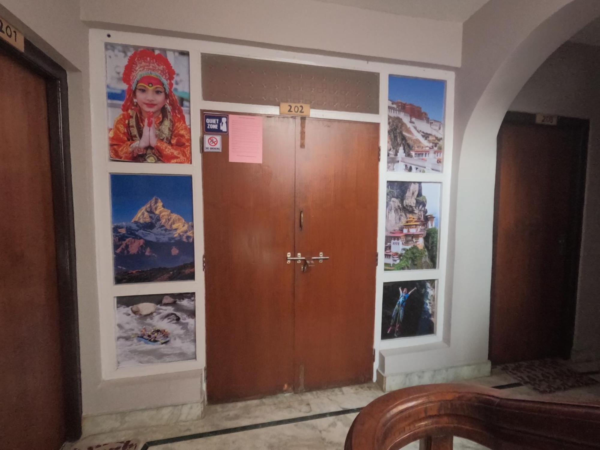 Hello Ktm Hostel カトマンズ エクステリア 写真